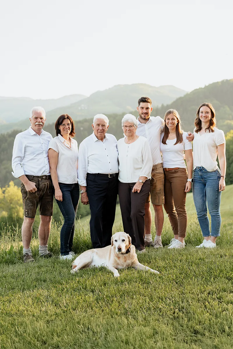 Familie Gruber mit Hund Marley, Gruppenfoto